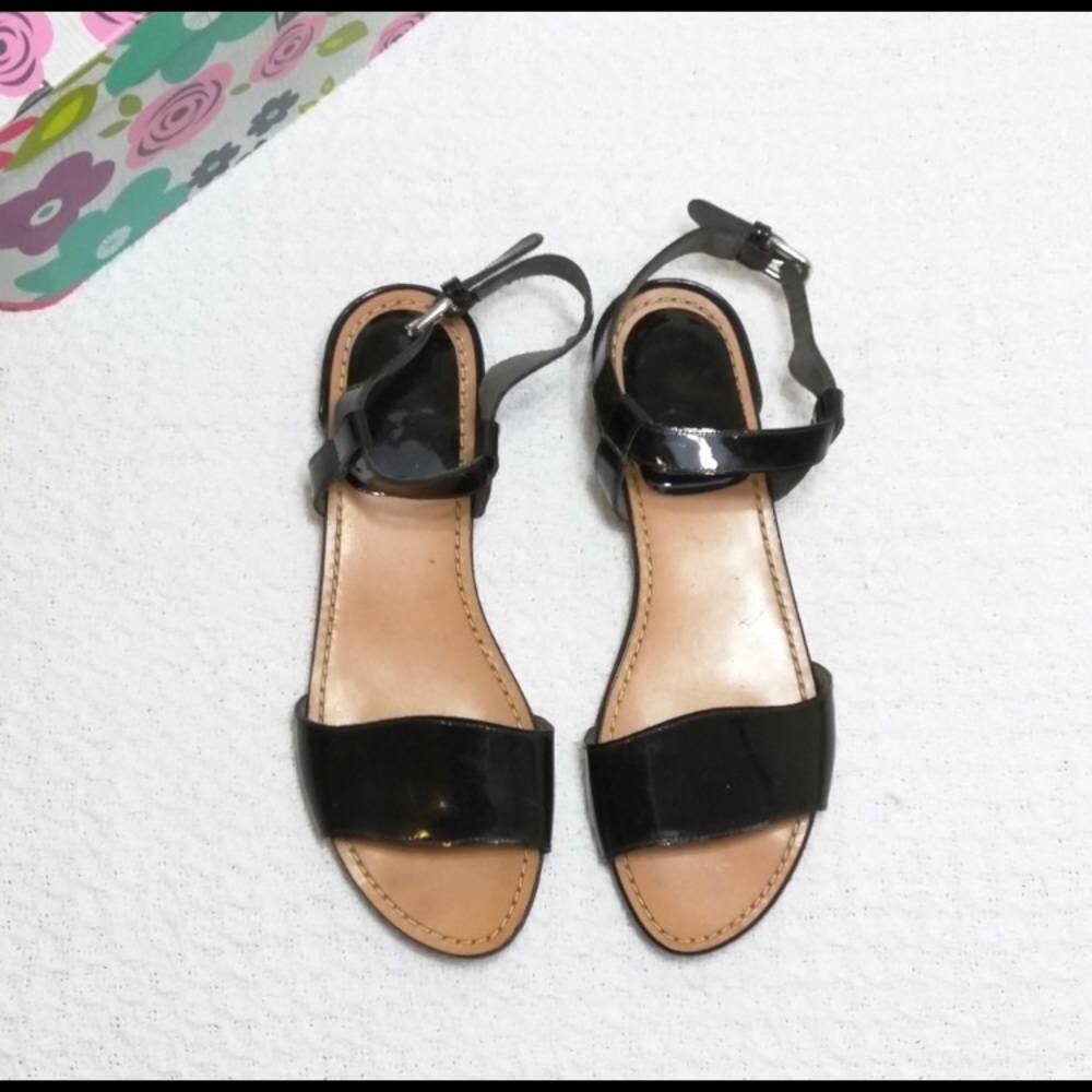 Stuart Weitzman flat black sandals size 7